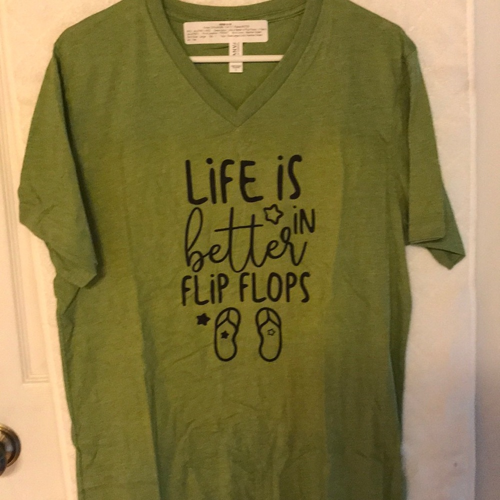 J Elizabeth life is better tee NWT